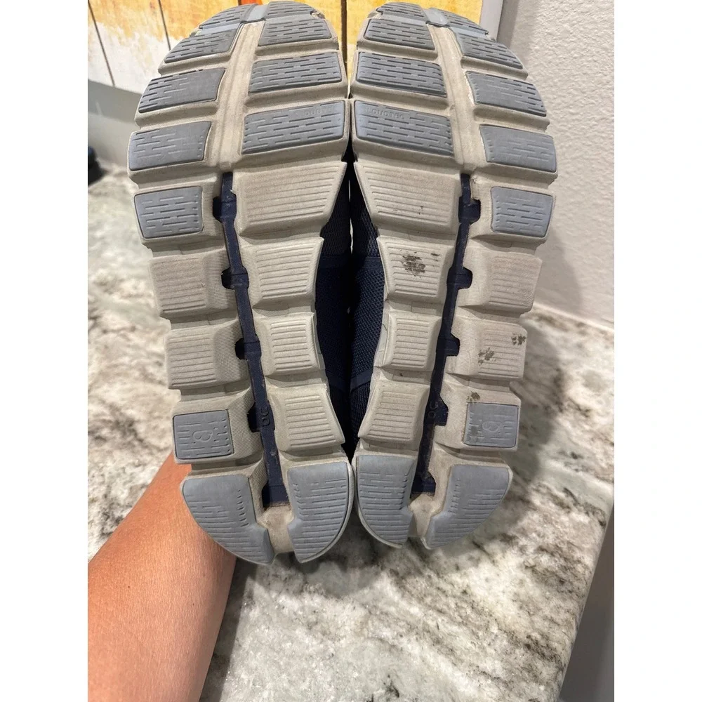 Men's On Cloud 5 running shoes in the Midnight/White colorway size 11